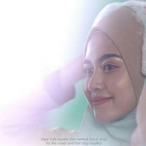 Cepat Melatah Betul! Video Parodi Wanita Bertudung Ini Dipandang Serong