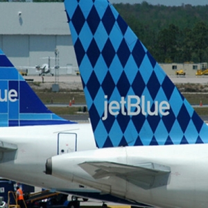Hanya Kerana Kek Hari Jadi, Empat Sekeluarga Dihalau Keluar Dari Pesawat JetBlue