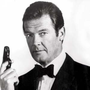 Bekas Pelakon Watak James Bond, Roger Moore Meninggal Dunia