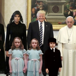 Reaksi Wajah 'Mencuka' Pope Bertemu Trump Tarik Perhatian Netizen