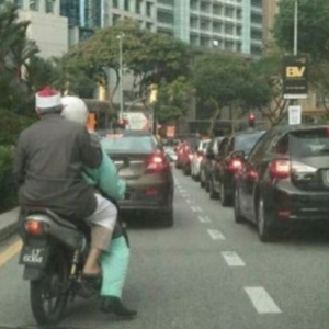 Tidak Pakai Topi Keledar, Mufti Wilayah Persekutuan Minta Maaf Pada Polis Dan JPJ