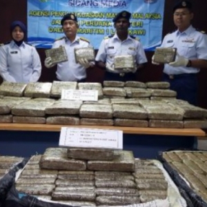 Sindiket Dadah Campak Ganja RM1.8 Juta Ke Dalam Laut