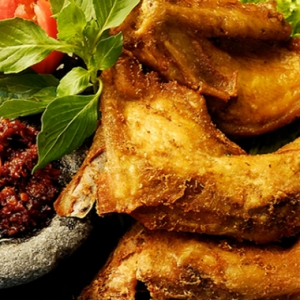 Lembut Berjus, Tak Sabar Nak Berbuka Dengan Ayam Goreng Ungkep Indonesia