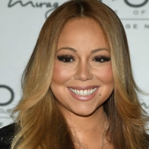 Badan Semakin Berisi, Penampilan Mariah Carey Dikritik