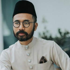 Wak Doyok Dilabel Riak, Tayang Butang Baju Melayu Harga RM33 Ribu