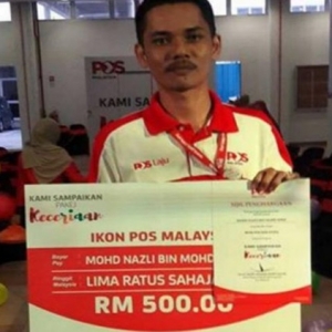 Selepas Kisahnya Tular, Abang Posmen Terima Anugerah Ikon Pos Malaysia