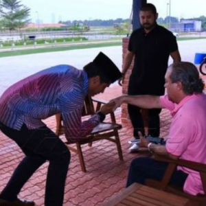 Tampil Menghadap Sultan Johor, KJ Memang Anak Jantan!