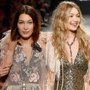 Gigi Hadid Alami Momen 'Cinderella' Di Pertunjukan Fesyen Anna Sui