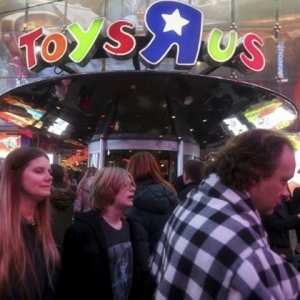 Toys 'R' Us Hampir Bankrap?