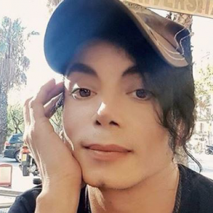 Siapa Lelaki Yang Mirip Michael Jackson Ni?