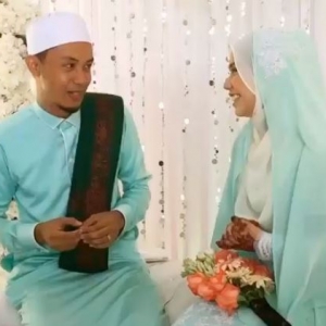 Pengantin Lelaki Menangis Sentuh Tangan Isteri Kali Pertama, Video Ini Jadi Viral