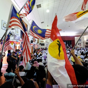 Pelajar Sekolah Rendah Disuruh Nyanyi Lagu Umno, Penganjur Dikecam