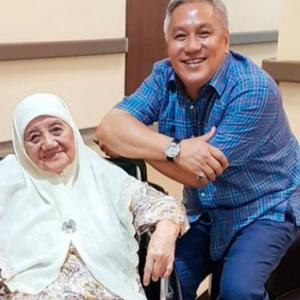 "Aku Block Semua Nanti,"-Chef Wan Berang, Netizen Pertikai Tudung Ibunya Di IG