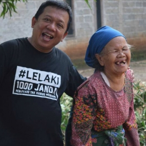 '‘Menafkahi Tak Harus Menikahi"-Lelaki Jadi Popular Bantu Janda-Janda