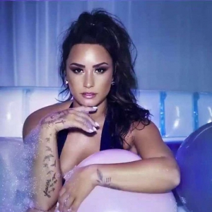 Demi Lovato Mengaku Suka Kaum Sejenis?