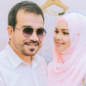 Manjanya Siti Nurhaliza, Jalan-Jalan Suami Tolak Guna Kerusi Roda