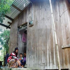 Enam Beranak Tinggal Dalam Rumah Tanpa Bilik