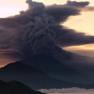 Letusan Gunung Agung, Amaran Tertinggi Dikeluarkan