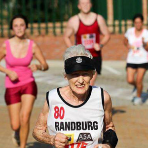 Nenek 85 Tahun Kuasai Larian Maraton, Sis Mampu?