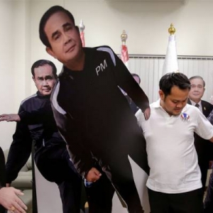 Elak Soalan Wartawan, Ini Cara Pelik PM Thailand Lakukan..