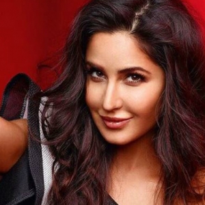 Muka Bengkak-Bengkil, Katrina Kaif Buat Pembedahan Plastik?