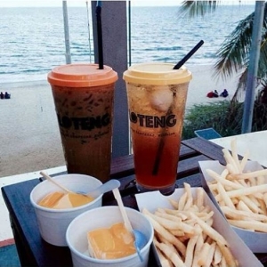 Lepak Di Kafe Hispter Tepi Pantai Teluk Cempedak, Luar Biasa Punya Pengalaman!