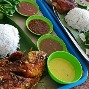 Ayam Kampung, Itik, Ikan Tilapia, Pilih Je! Makan Dalam Dulang Di Khadijah Kitchen Kajang