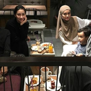 "Saya Pernah Jadi Macam Dia,"-Rita Rudaini Jumpa Madu Izreen Azminda