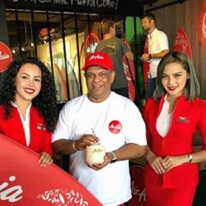 Lain Dari Lain, Tony Fernandes Cari Kru Kabin Di Instagram