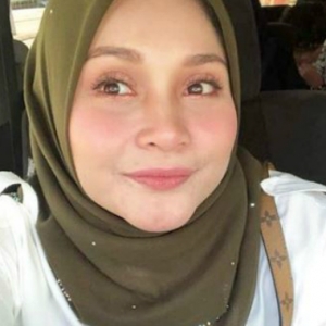 Anne Ngasri Mengaku Terpaksa Buka Hijab, Demi Tawaran Tinggi