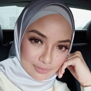 Mahal Sangat Ke Dapat Bayaran?-Promosi Ubat Tinggi, Neelofa Dikecam Lagi