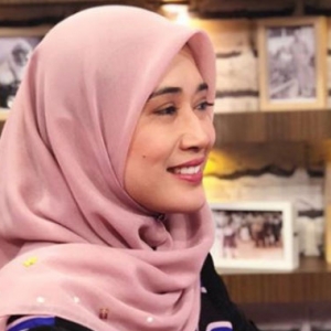 Nak Jadi Sehebat Arwah Bapa, Dira Abu Zahar Makin Semangat Berpolitik