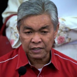 "Saya Tak Jumpa Anwar, Tengah Solat Hajat Masa Itu,"-Zahid Hamidi