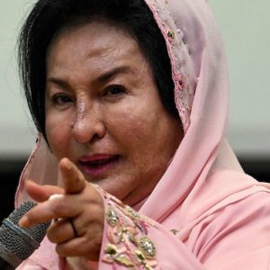 Kes Rantai Berlian Merah Jambu Rosmah, Peguam Tarik Diri