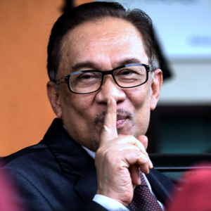 "10 Tahun Dalam Penjara, Nak Jadi Ahli Parlimen Biasa Pun Tak Boleh?" - Anwar