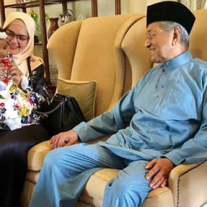 Bertuahnya Siti Aafiyah Dapat Beraya Dengan Tun M, TPM Dan Azmin Ali