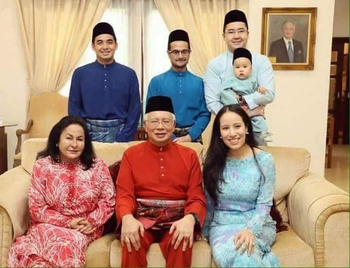 "Anak-anak Kaya , Tapi Rosmah Macam Nenek Kebayan Di Hari 