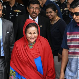 Rosmah Nafi Beli Barang Kemas Dari GRT