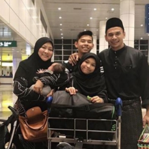 Norman Hakim Dan Abby Abadi Sebak Sambut Kepulangan Anak