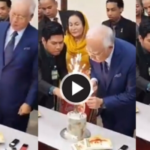 Najib Nyaris Disambar Percikan Bunga Api Ketika Sambutan Hari Jadi