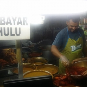 Beratur Sampai Tengah Malam, Nasi Kandar Pokok Ketapang Jadi Pilihan Penduduk Butterworth