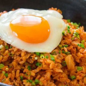 Resipi Terbang Dari Korea, Nasi Goreng Kimchi Dengan Sos Carbonara