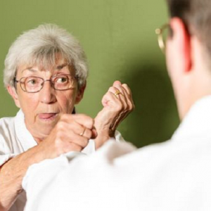 "Siapa Berani Kacau, Saya Terajang Mereka!"- Nenek 75 Tahun Nekad Belajar Karate