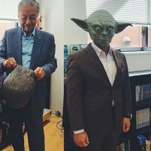 Gelagat Lucu Tun Mahathir & Mazlee Bertopengkan Watak Filem Star Wars