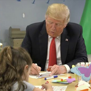 Trump Lupa Warna Bendera Sendiri?
