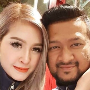 "Tak Suka Tengok Unfollow Je,"- Video Eina Azman  Berciuman Dengan Suami Dihentam