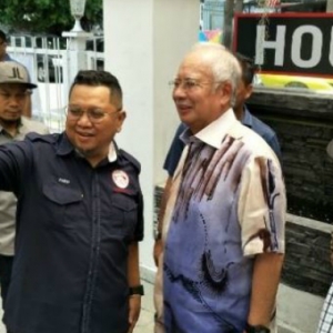 Disaran Buat 'Paid Review' Lokasi Makan, Status Najib Razak Jadi Bahan Usikan