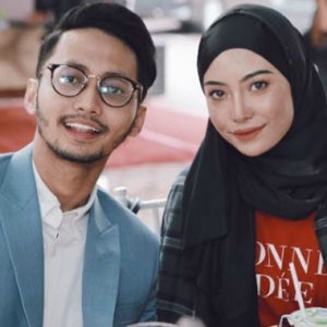 Mesra Dengan Gadis Cantik Berhijab, Kekasih Baharu Sufian Suhaimi Ke?