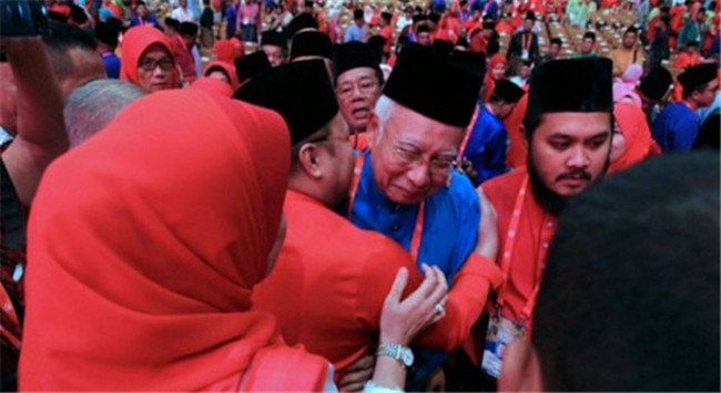 Image result for najib menangis di pau 2018