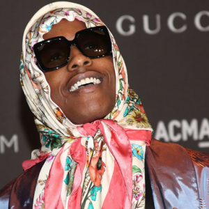 Fesyen 'Bertudung' Penyanyi Hip-Hop A$AP Rocky Dihina Seperti Nenek, Tapi Tidak GQ!